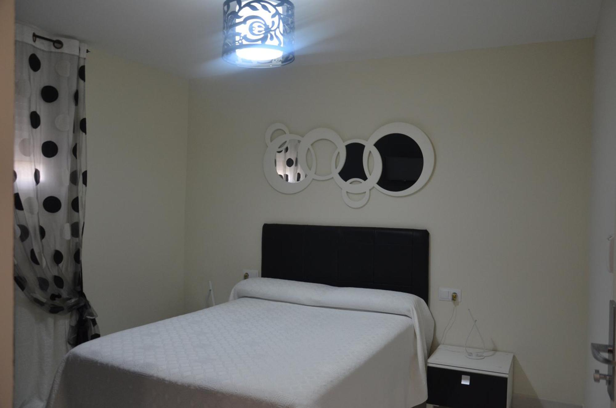 Hostal Mont Royal Аликанте Екстериор снимка