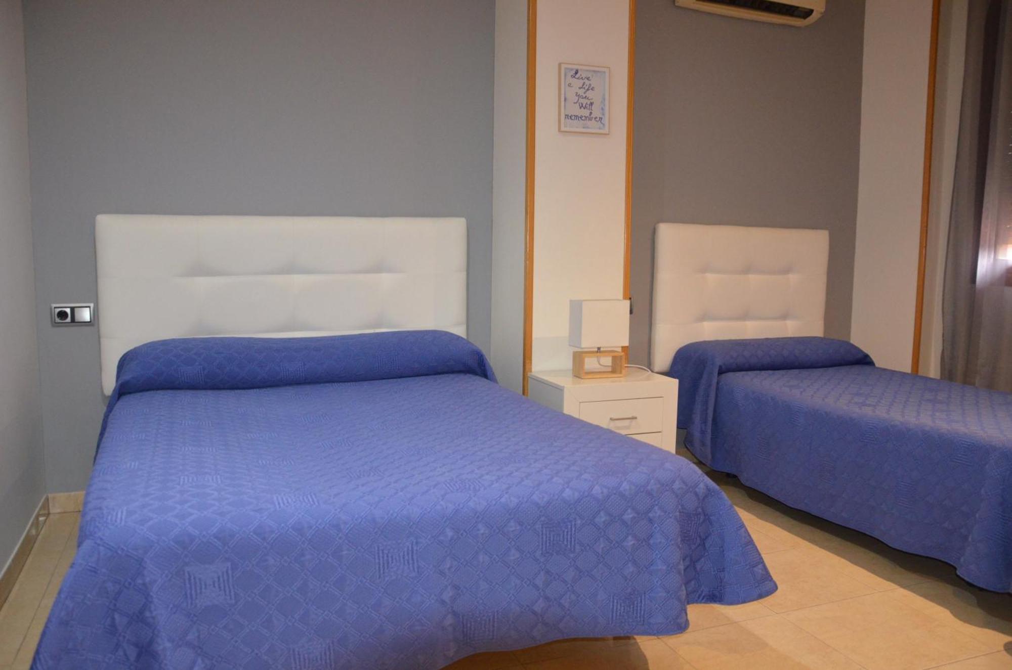 Hostal Mont Royal Аликанте Екстериор снимка