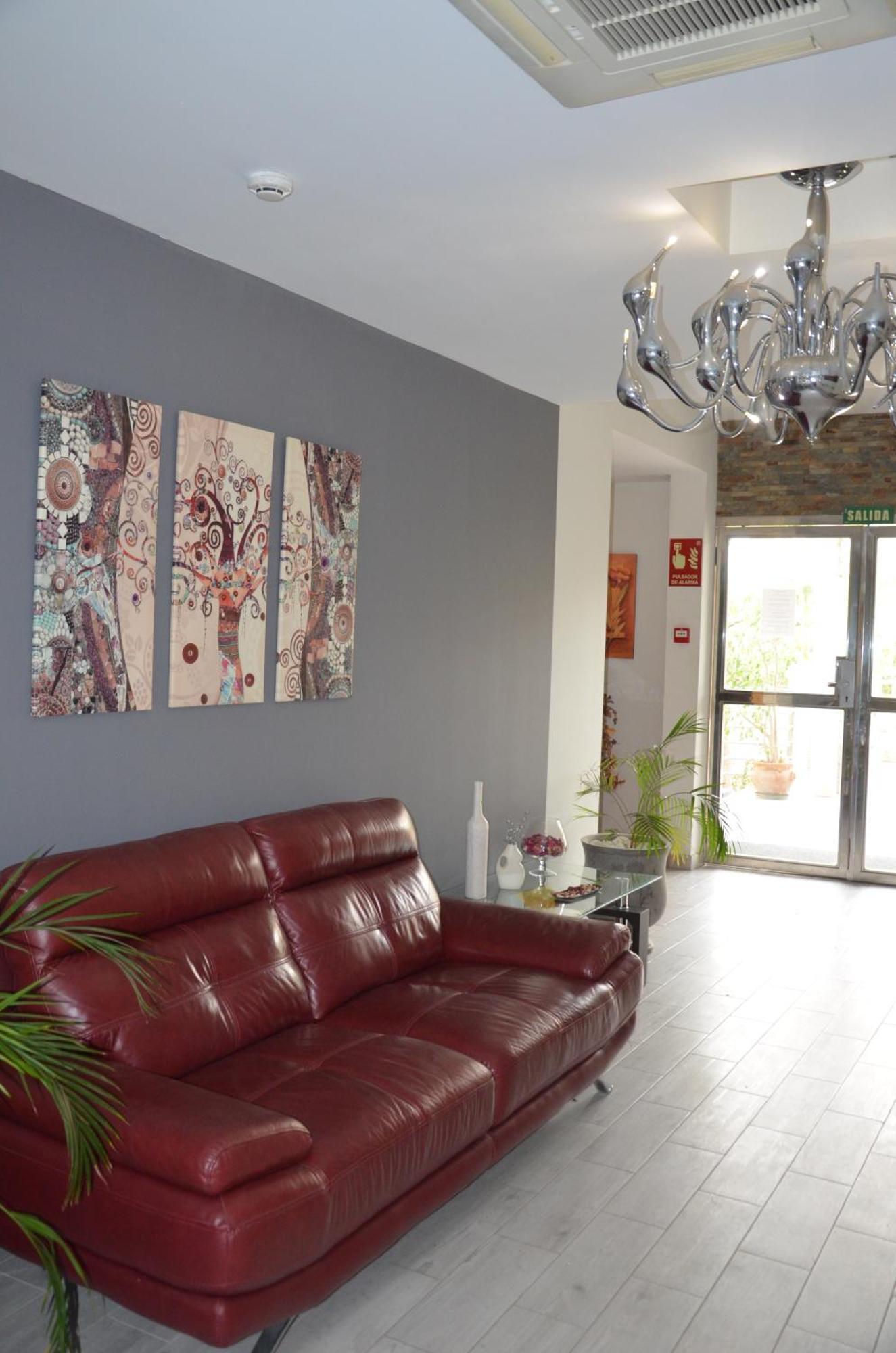 Hostal Mont Royal Аликанте Екстериор снимка