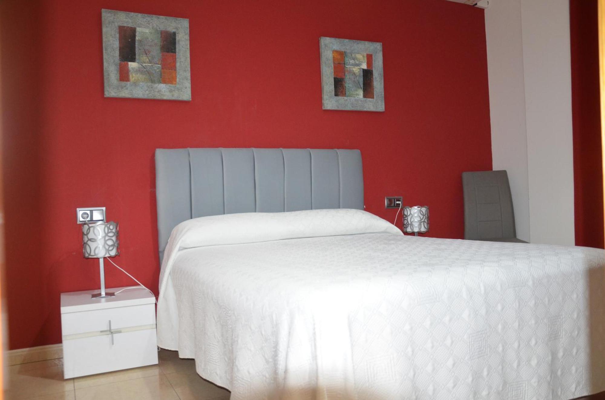 Hostal Mont Royal Аликанте Екстериор снимка