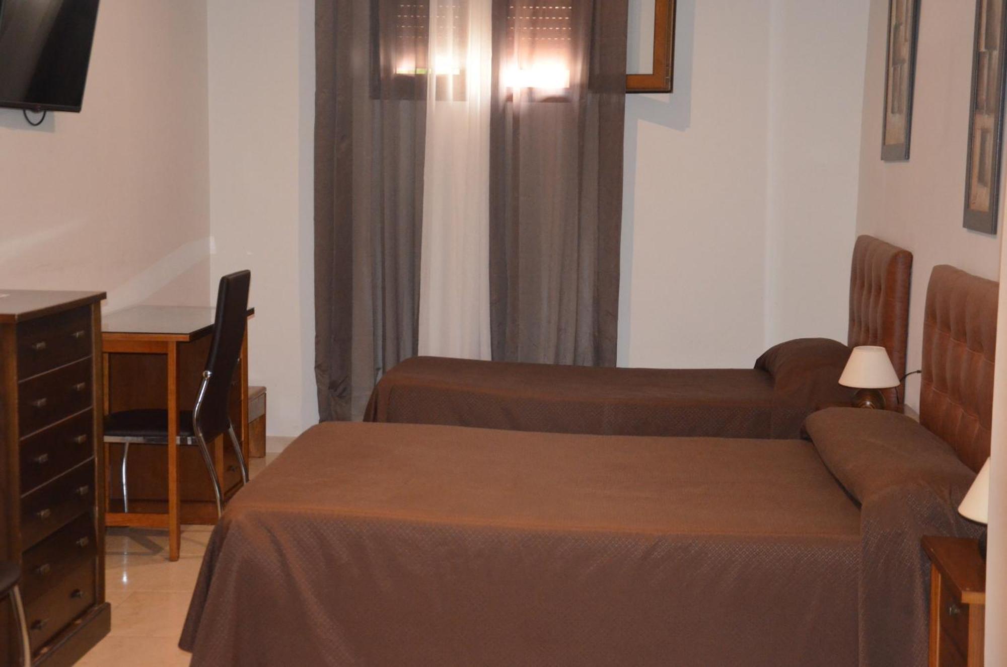 Hostal Mont Royal Аликанте Екстериор снимка