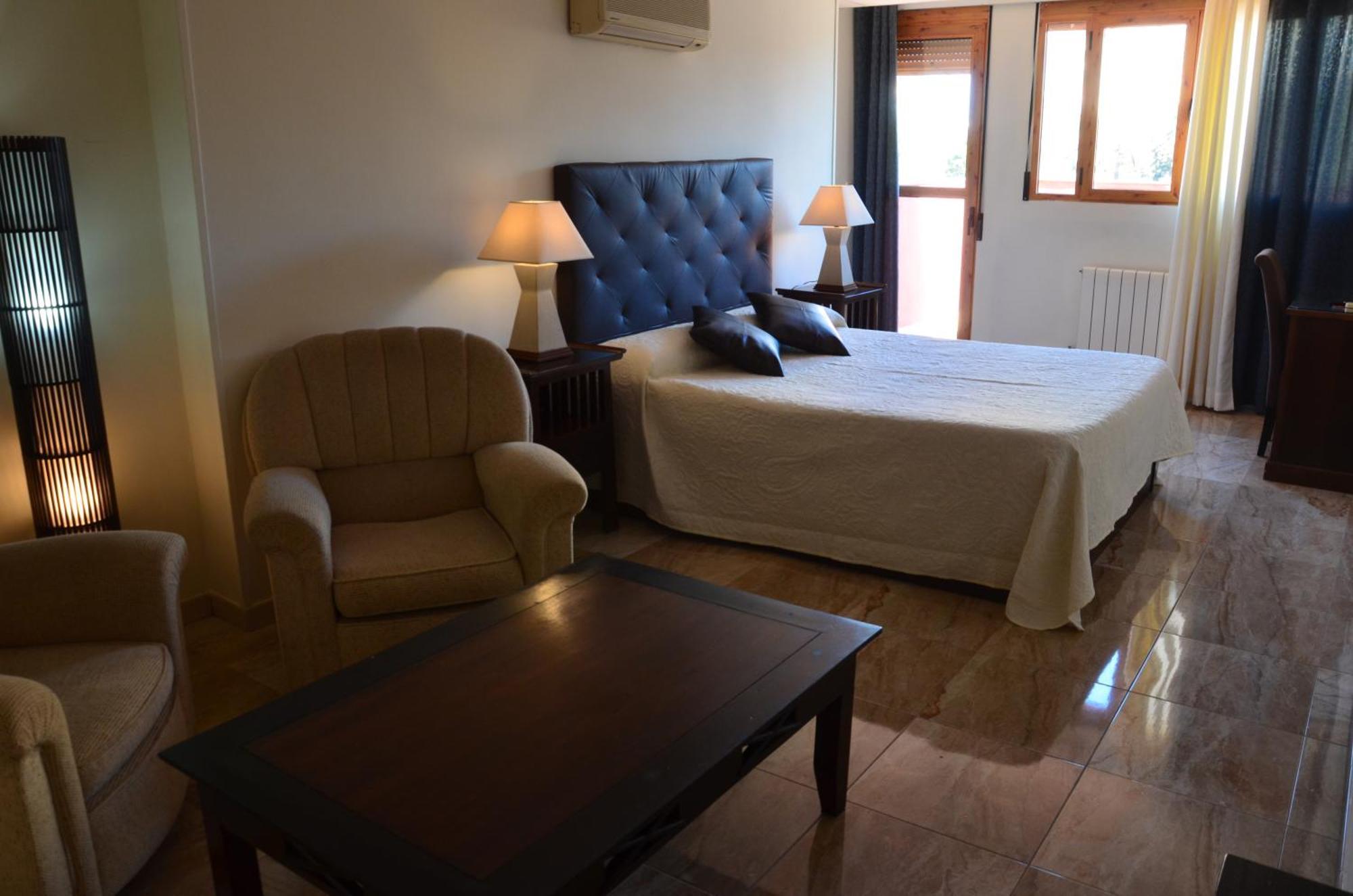 Hostal Mont Royal Аликанте Екстериор снимка